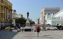 La Plaza Baralt se encuentra ubicada en el casco central de la ciudad de Maracaibo, al lado del Centro de Arte Lía Bermúdez. La Plaza Baralt se encuentra ubicada en el casco central de la ciudad de Maracaibo, al lado del Centro de Arte Lía Bermúdez.