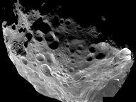 Febo, la luna obscura de Saturno