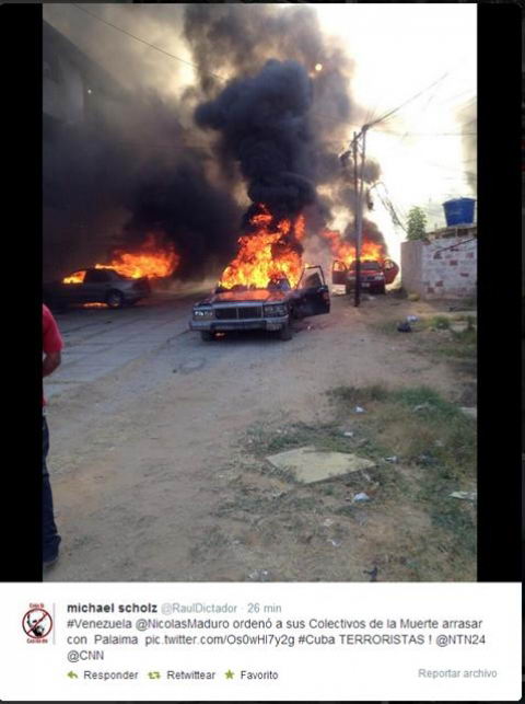 Vehculos incendiados en los hechos.