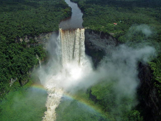 Cataratas Kaieteur en la Guayana Esequiba.