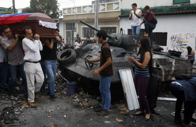 26 personas han fallecido a un mes del inicio de las protestas en Venezuela.