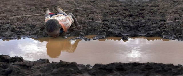 Cada 8 segundos muere un nio por consumir agua contaminada.