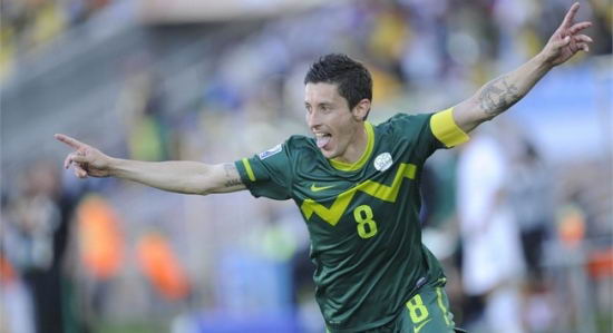 Robert Koren, capitán del equipo eslovaco, celebrando el gol que le dió la primera victoria en una Copa Mundial a su selección. Robert Koren, capitán del equipo eslovaco, celebrando el gol que le dió la primera victoria en una Copa Mundial a su selección.