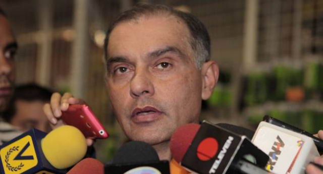 Ministro de Transporte Acutico y Areo, Hebert Garca Plaza.