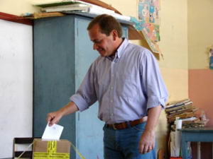 Juan Pablo Guanipa votando en las primarias