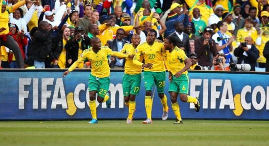 Sudáfrica quedó eliminada del Mundial del cual es anfitrión, pero no sin antes derrotar a la selección de futbol francesa, subcampeona del Mundial Alemania 2006 Sudáfrica quedó eliminada del Mundial del cual es anfitrión, pero no sin antes derrotar a la selección de futbol francesa, subcampeona del Mundial Alemania 2006