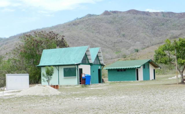 Refugios tipo chalet del Parque Recreacional Embalse Cumaripa (Yaracuy).