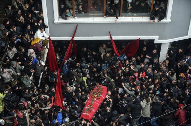 Miles de personas se hacen presentes en el funeral de Belkin Elvan. Miles de personas se hacen presentes en el funeral de Belkin Elvan.