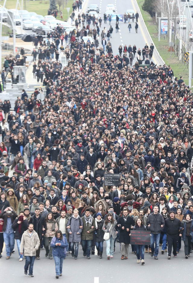 La muerte de Belkin Elvan desencadenó manifestaciones en toda Turkía. La muerte de Belkin Elvan desencadenó manifestaciones en toda Turkía.