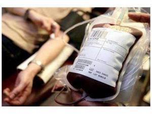 La hepatitis C se transmite principalmente a través de transfusiones de sangre La hepatitis C se transmite principalmente a través de transfusiones de sangre