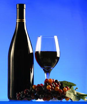 Al vino rojo se le atribuyen beneficios para el sistema cardiovascular, el sistema inmune y el sistema nervioso