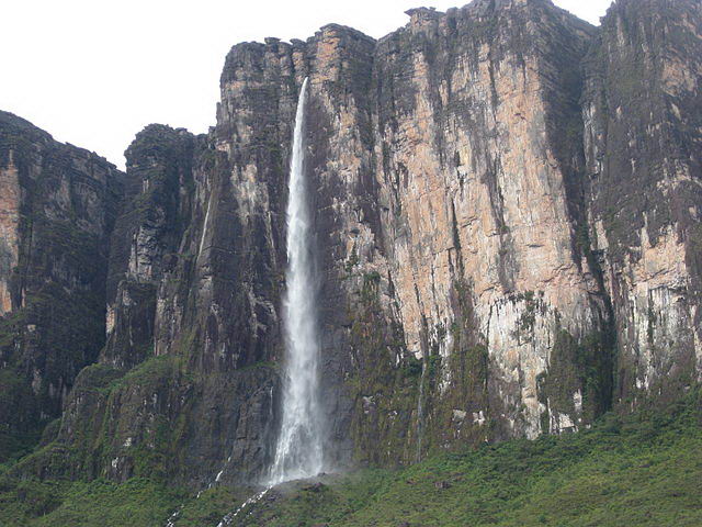 Salto Cuquenán o Kukenaam (Canaima). Salto Cuquenán o Kukenaam (Canaima).