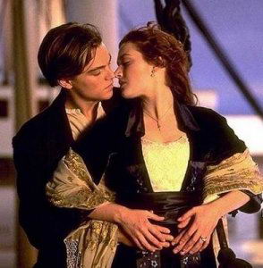 Titanic recaudó en taquilla más de 2.300 millones de dólares. Titanic recaudó en taquilla más de 2.300 millones de dólares.