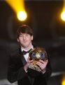 Messi recibe su segundo Baln de Oro consecutivo