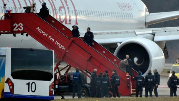 Momento en el que el vuelo de Ethiopian Airlines es evacuado Momento en el que el vuelo de Ethiopian Airlines es evacuado