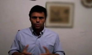 Leopoldo López aseguró que no tiene nada que temer y que mañana martes 18 de febrero estará en el Ministerio dando la cara. Leopoldo López aseguró que no tiene nada que temer y que mañana martes 18 de febrero estará en el Ministerio dando la cara.