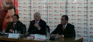 El vicepresidente del Área Económica, Rafael Ramírez, ofreció una rueda de prensa desde Pdvsa La Campiña para anunciar nuevas medidas económicas. El vicepresidente del Área Económica, Rafael Ramírez, ofreció una rueda de prensa desde Pdvsa La Campiña para anunciar nuevas medidas económicas.