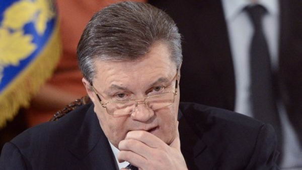 Ucrania solicita ayuda financiera y ordenan arresto de Yanukovich