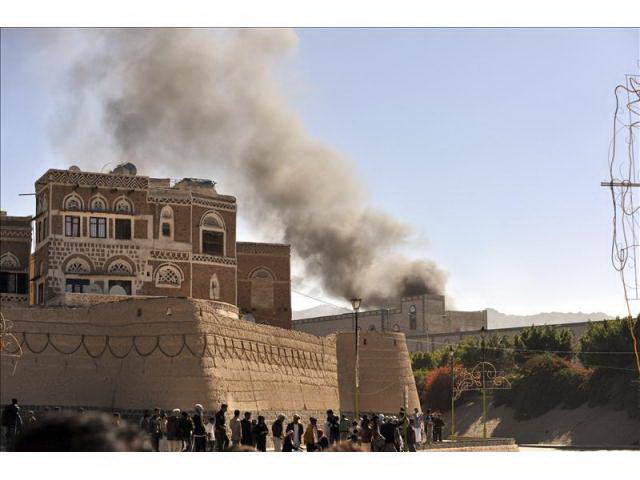 Atentado contra el Ministerio de Defensa yemen.