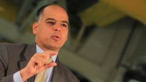 Ministro de Turismo Andrés Izarra Ministro de Turismo Andrés Izarra