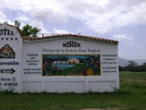 Aviso de la entrada al Parque de la Exótica Flora Tropical en Yaracauy Aviso de la entrada al Parque de la Exótica Flora Tropical en Yaracauy
