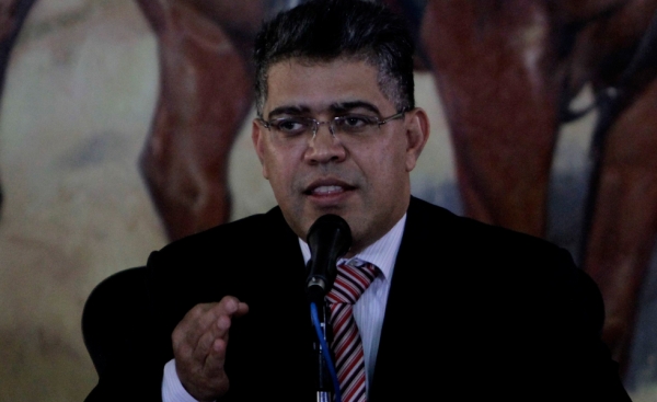 Jaua a Kerry: Lo denunciamos a usted como el principal asesino del pueblo Venezolano.