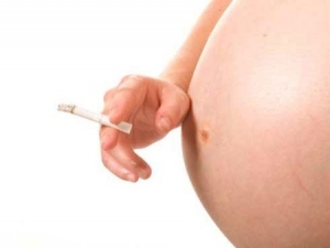 Olvidate del cigarrillo y el alcohol durante el embarazo y la lactancia.