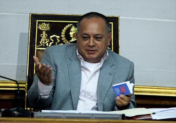 Diosdado Cabello: Yo no debato la constitucin, yo la cumplo.