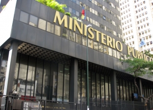 lvarez fue acusado por extorsin e incremento patrimonial.