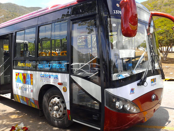 Auto Bus con Aire acondicionado y gua tursticas de Corpotur