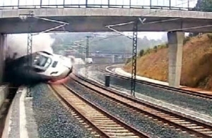 Imgen del accidente ferroviario en Santiago de Compostela