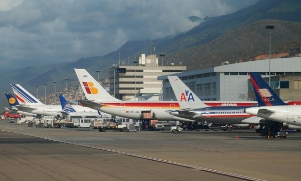 Aerolneas advierten que podran suspender vuelos a Venezuela.