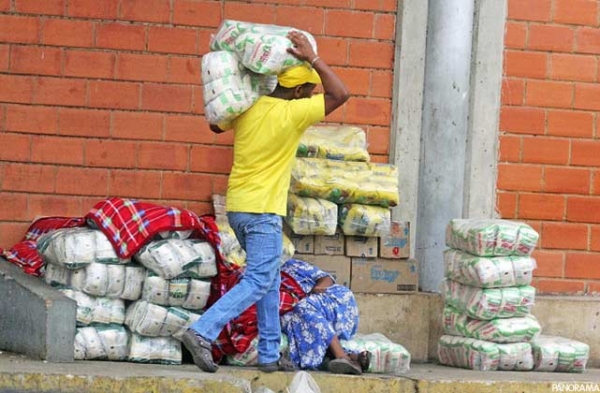 Bachaqueros realizan protesta por no poder contrabandear alimentos Bachaqueros realizan protesta por no poder contrabandear alimentos