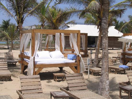 cama en la playa de Lagunamar.