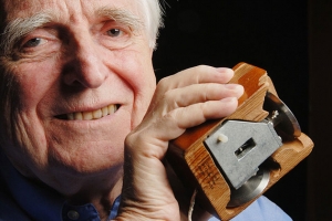 Douglas Engelbart, el inventor del mouse, falleció el martes en su casa de California, a los 88 años. Douglas Engelbart, el inventor del mouse, falleció el martes en su casa de California, a los 88 años.