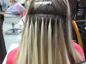 Usar extensiones de cabello durante perodos largos puede tener graves consecuencias, porque pueden destruir el cabello de forma permanente.