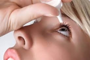 Mantener los ojos lubricados disminuye la fatiga ocular.