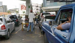 En Tchira 15 gasolineras instalaran chip de combustible para turistas.