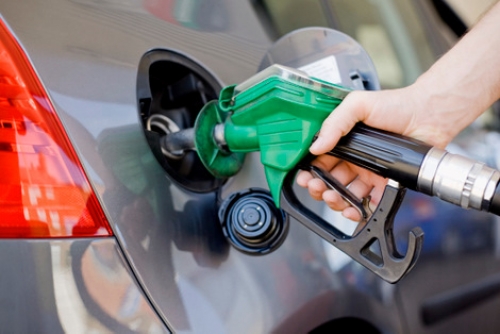 Nicolás Maduro: Nosotros en un momento dado tenemos que cobrar la gasolina. Nicolás Maduro: Nosotros en un momento dado tenemos que cobrar la gasolina.
