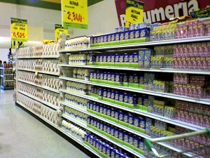 Exigen nuevo aumento de la leche.