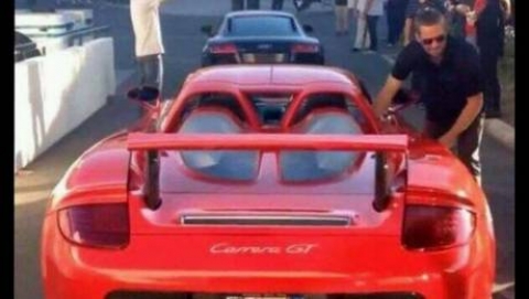 El actor se encontraba de copiloto en el Porsche Carrera GT conducido por su amigo y socio Roger Rodas.