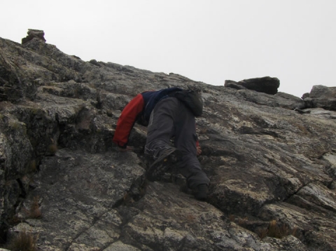Para llegar a la cima del Pico El Len se debe trepar.