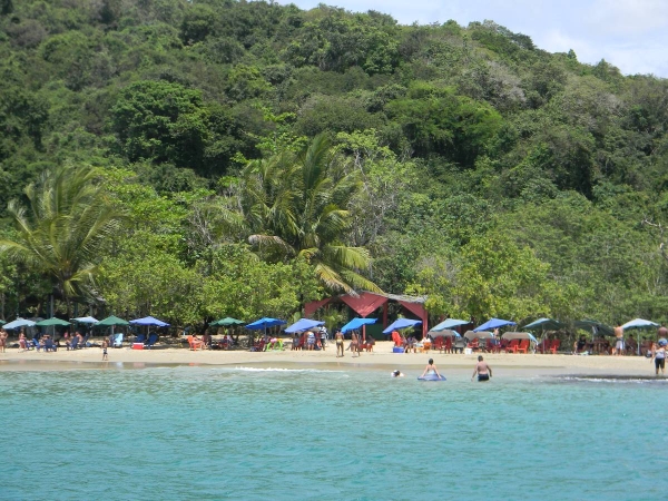 Playa caribe en Vargas.