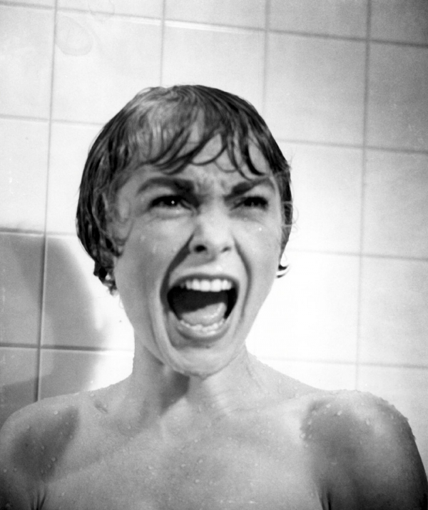 La escena del baño de Psicosis ha sido representada en distintas películas  La escena del baño de Psicosis ha sido representada en distintas películas