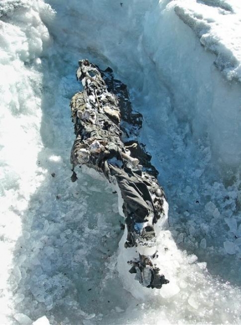 Restos de una victima de la Primera Guerra Mundial sepultada bajo el hielo.