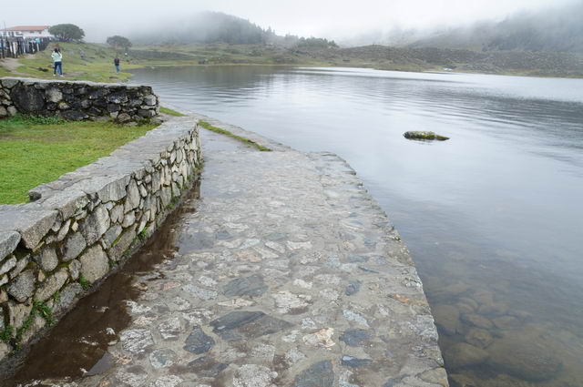Camineria de piedras en la Laguna de Mucubaj