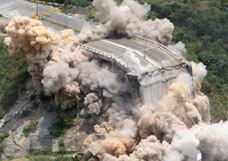 Cavim, MINFRA, viaducto 1, fotos del viaducto 1, se cay el viaducto, demolicin del viaducto, viaducto caracas la guaira, vargas, la guaira, la trocha, la trochita