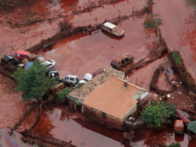 La zona ms frtil para la agricultura del oeste del pas hngaro est tapiada de barro rojo.