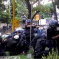 Polica Metropolitana intenta disolver protesta en Chacaito