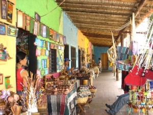 Pasillo del marcado artesanal de Tintorero